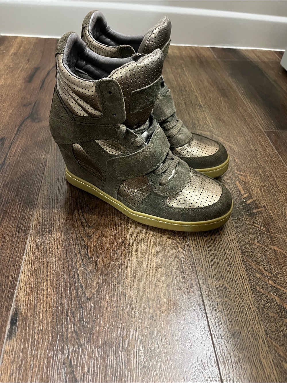 Ash Limited Wedge Sneakers Womens 8 Bowie Green Suede
Gold Leather High Tops